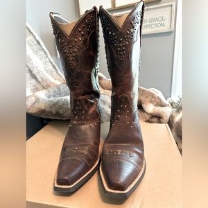 Western wear women’s distressed studded boots